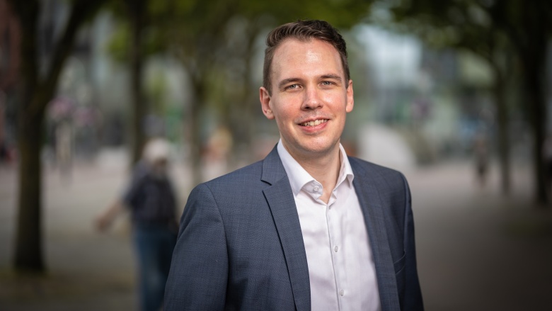 Auf diesem Bild sehen Sie Herrn Dorian Vornweg.