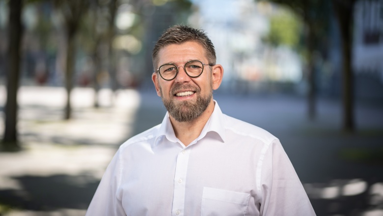 Auf diesem Bild sehen Sie Herrn Martin Unland.