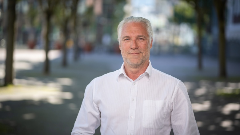 Auf diesem Bild sehen Sie Herrn Peter Steinhofer.