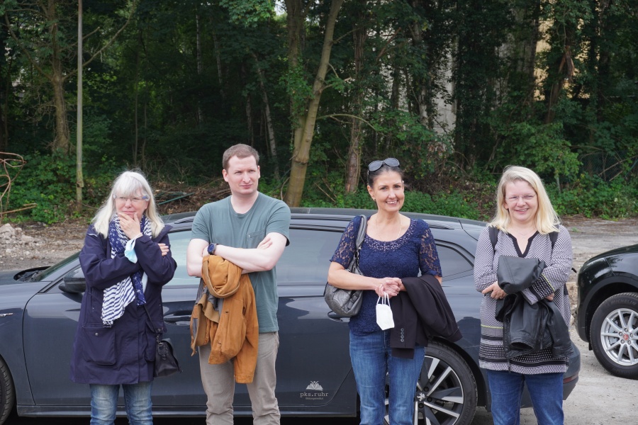 Auf diesem Bild sehen Sie die Ratsmitglieder Annette Becker und Michaela Uhlig sowie die sachkundigen Bürger Dr. Arne Küpper und Ina Polomski-Tölle.