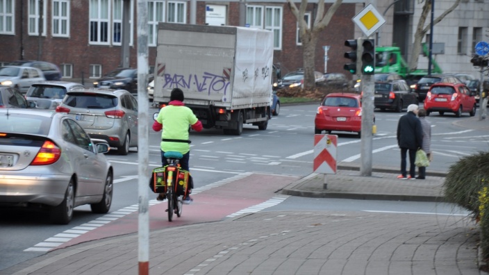 CDU gegen Grünen-Forderung, die kurzzeitig gesperrten Fahrbahnen am Wallring dauerhaft in Fahrradspuren umzuwandeln