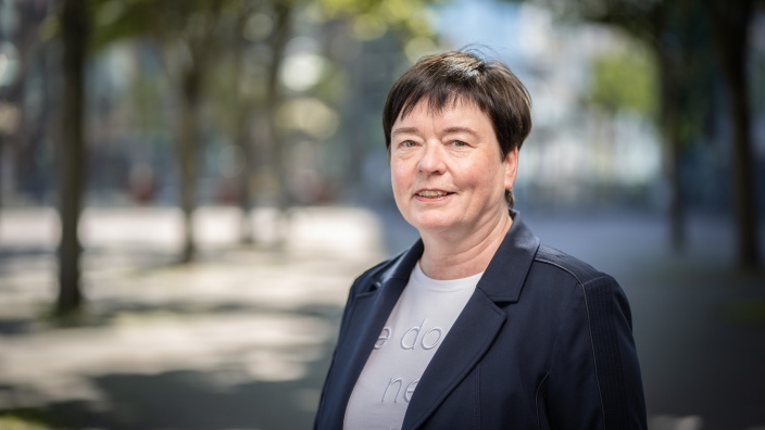 Auf diesem Bild sehen Sie Frau Roswitha Decking-Hartleif.