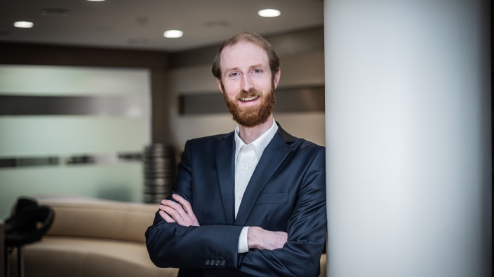 Auf diesem Bild sehen Sie den Fraktionsvorsitzenden Dr. Jendrik Suck.
