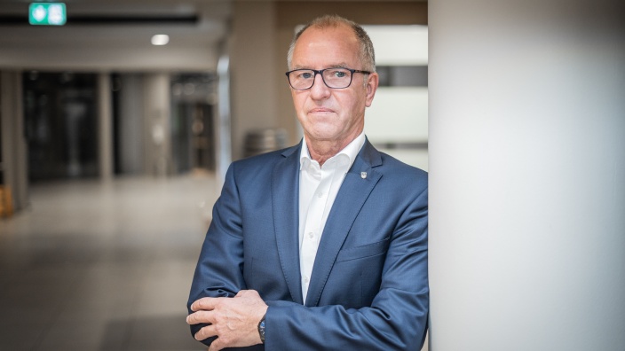 Auf diesem Bild sehen Sie den Ratsvertreter Reinhard Frank.