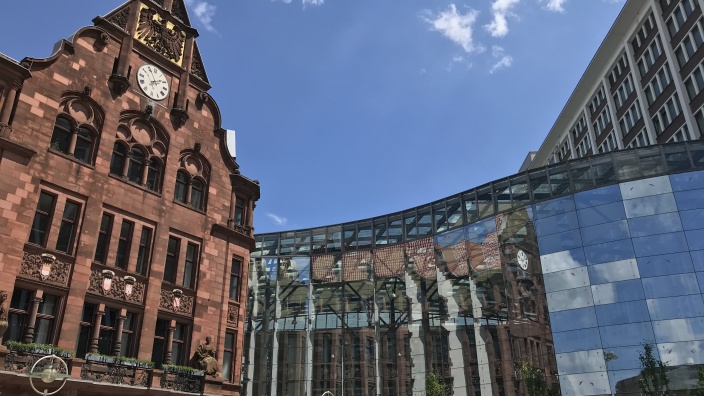 Auf dem Bild ist das Dortmunder Stadthaus zu sehen.