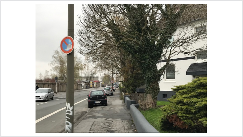 Parken vor den Häusern Dönnstraße 103 bis 115, DO-Mengede Parken vor den Häusern Dönnstraße 103 bis 115, DO-Mengede