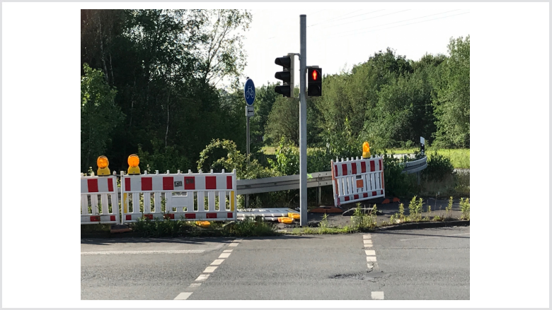 Straßenabsprerrungen an der Autobahnauffahrt A42 DO-Oestrich Straßenabsprerrungen an der Autobahnauffahrt A42 DO-Oestrich