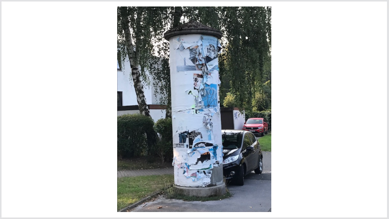 Litfaßsäule an der Siegenstraße Litfaßsäule an der Siegenstraße